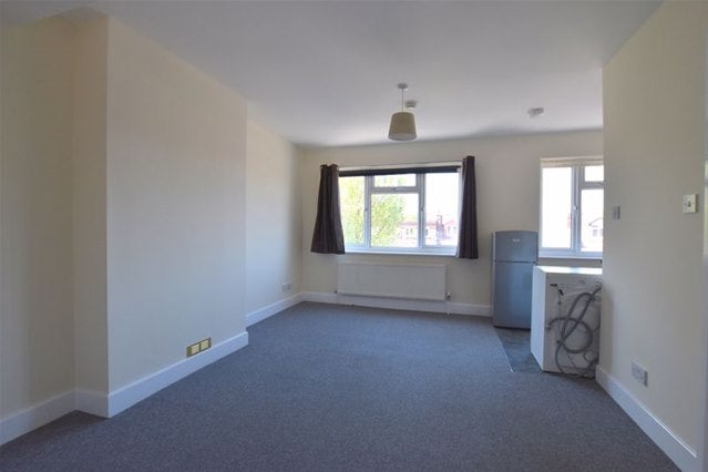 Flat Uxbridge Road in Greater London