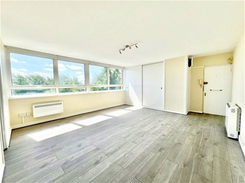 Flat Highgate Hill in Greater London