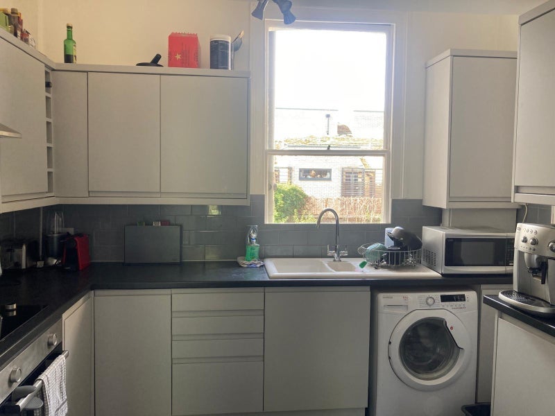 Room Plato Road in Greater London