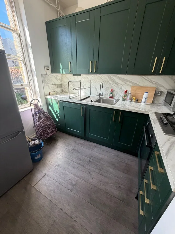 Room Cable Street in Greater London