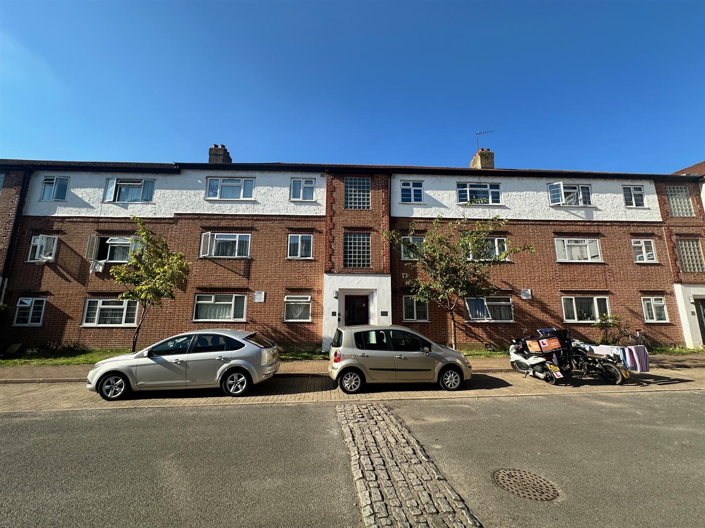 Flat North Avenue in Greater London