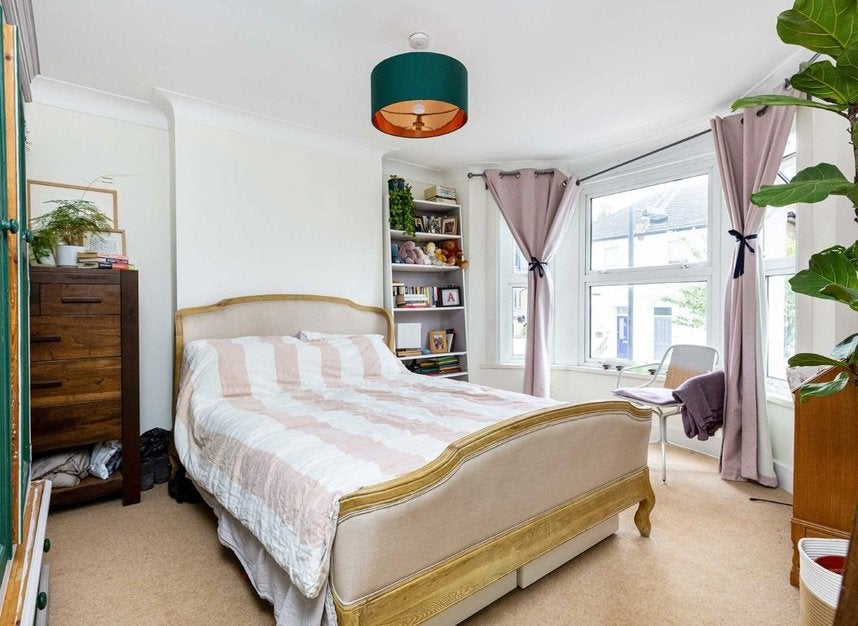 Flat Crebor Street in Greater London