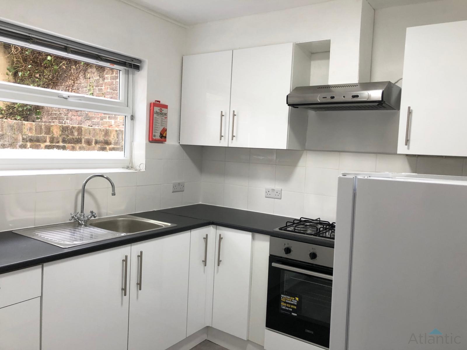 Flat Upper Grove in Greater London