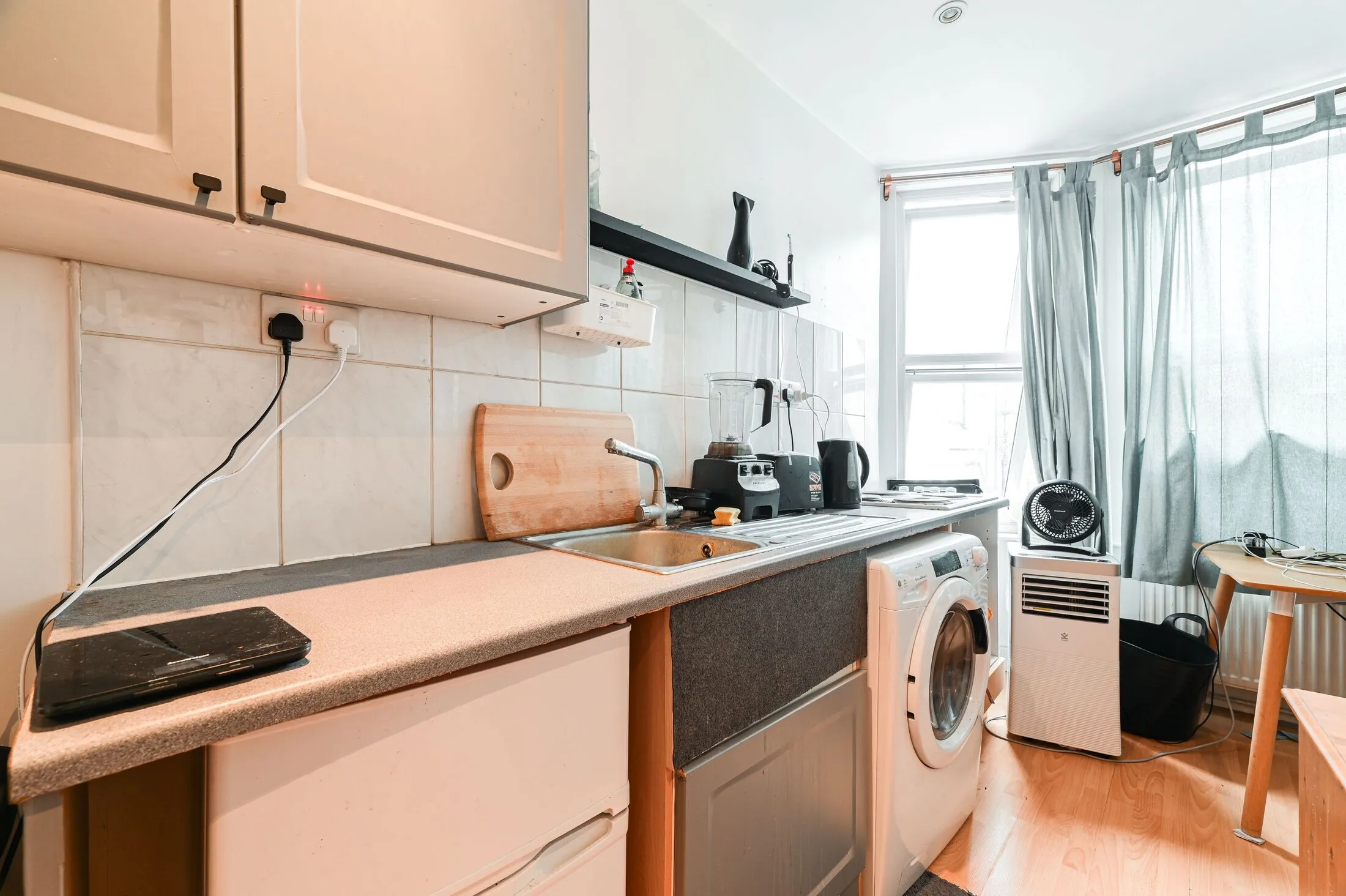 Flat Kensington Court in Greater London