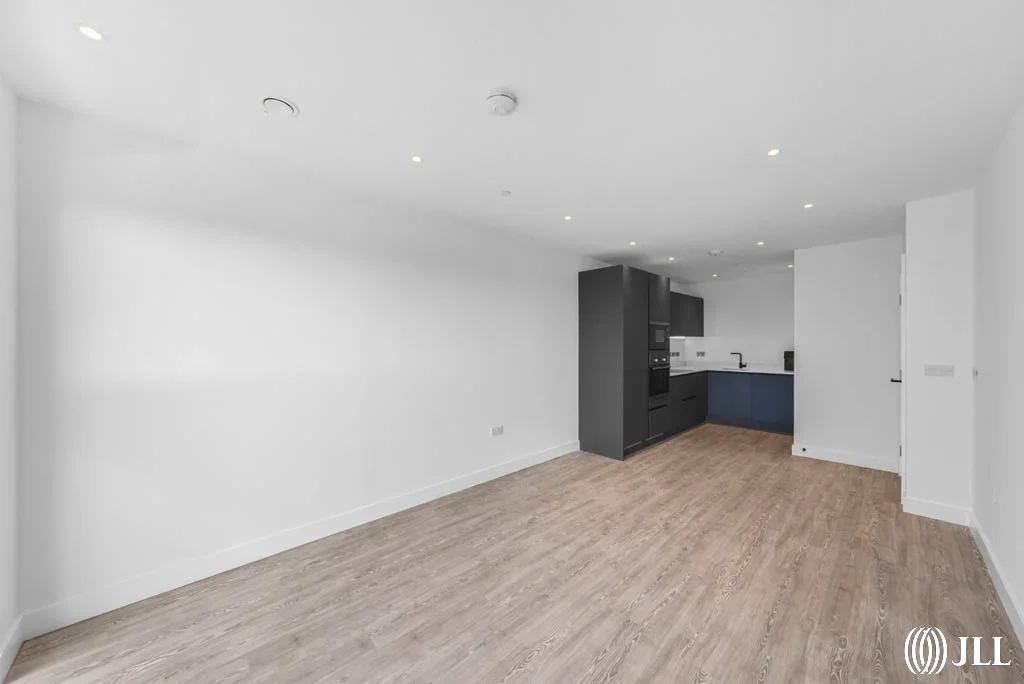 Flat Chiswick High Road in Greater London
