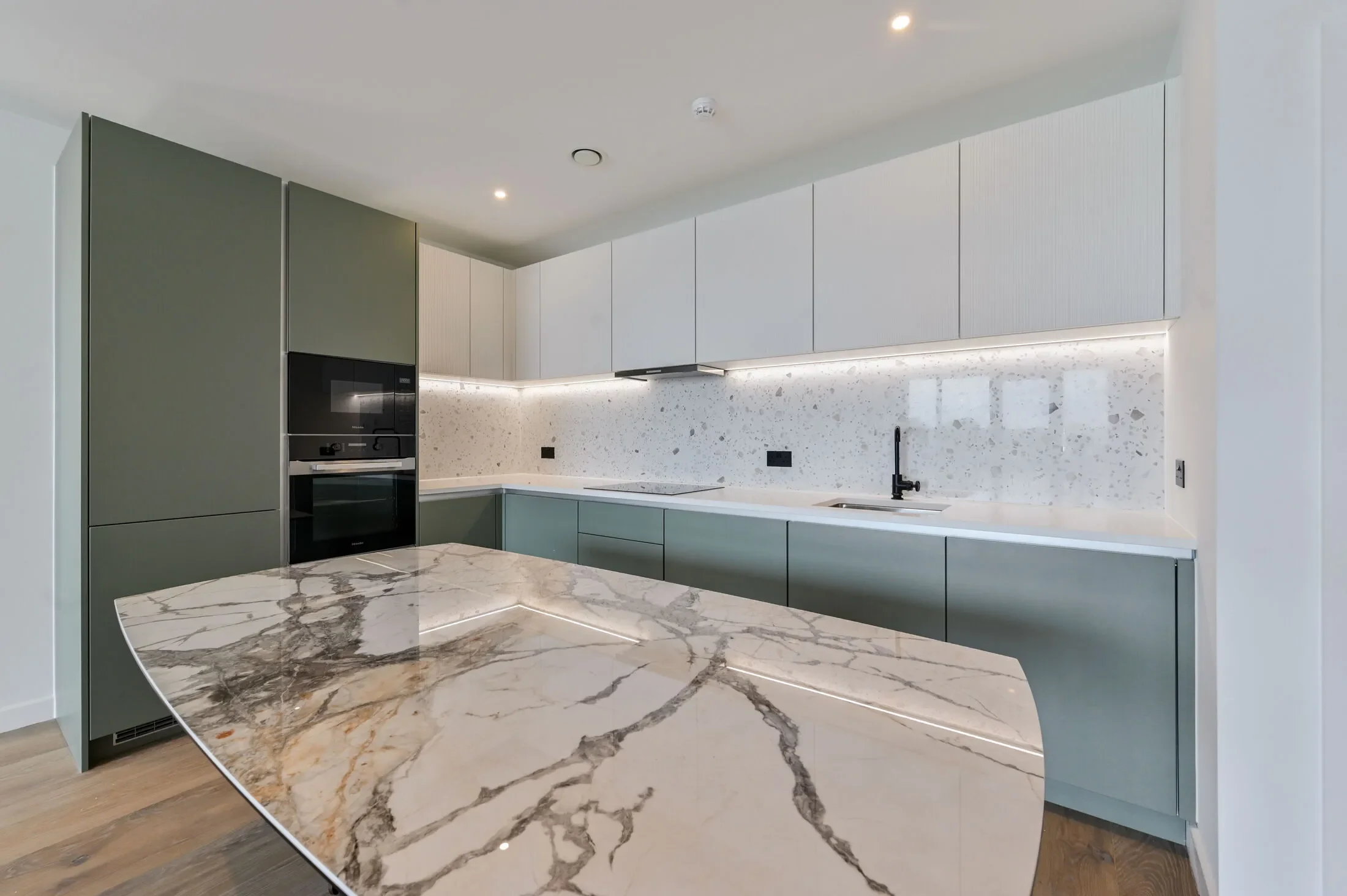 Flat Breer Street in Greater London