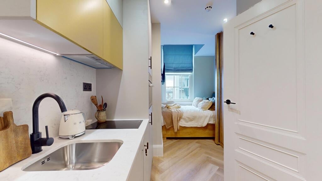 Flat Draycott Avenue in Greater London