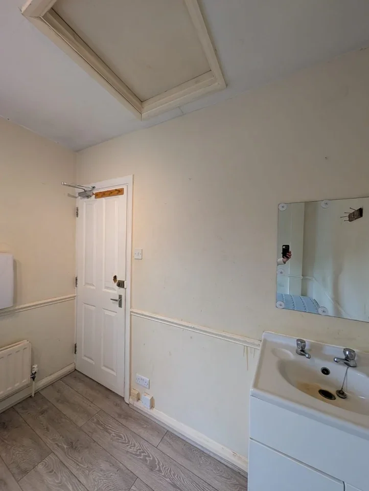 Room Dedworth Road in Windsor