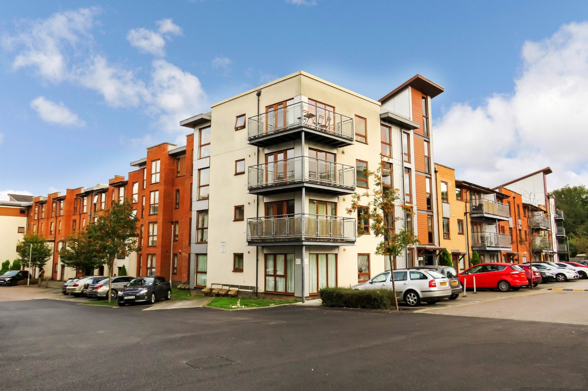 Flat Commonwealth Drive in Crawley
