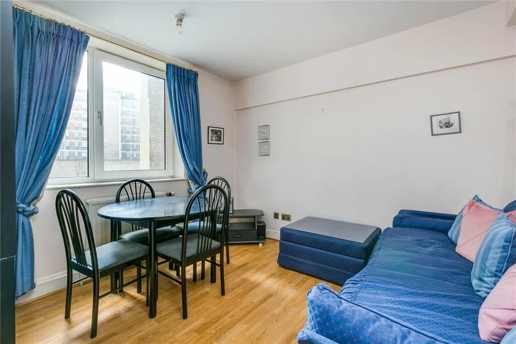 Flat Lucan Place in Greater London