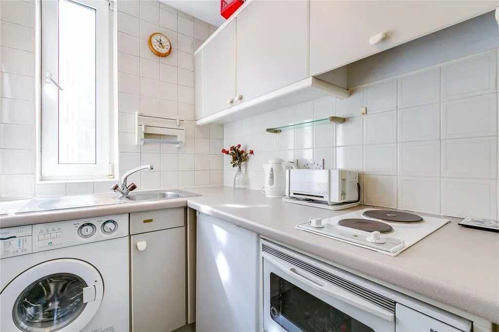 Flat Lucan Place in Greater London