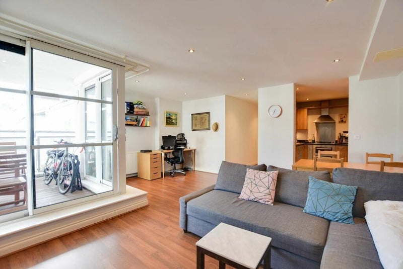Flat Quainton Road in Leicester