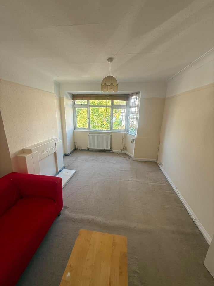 Flat Grosvenor Road in Greater London
