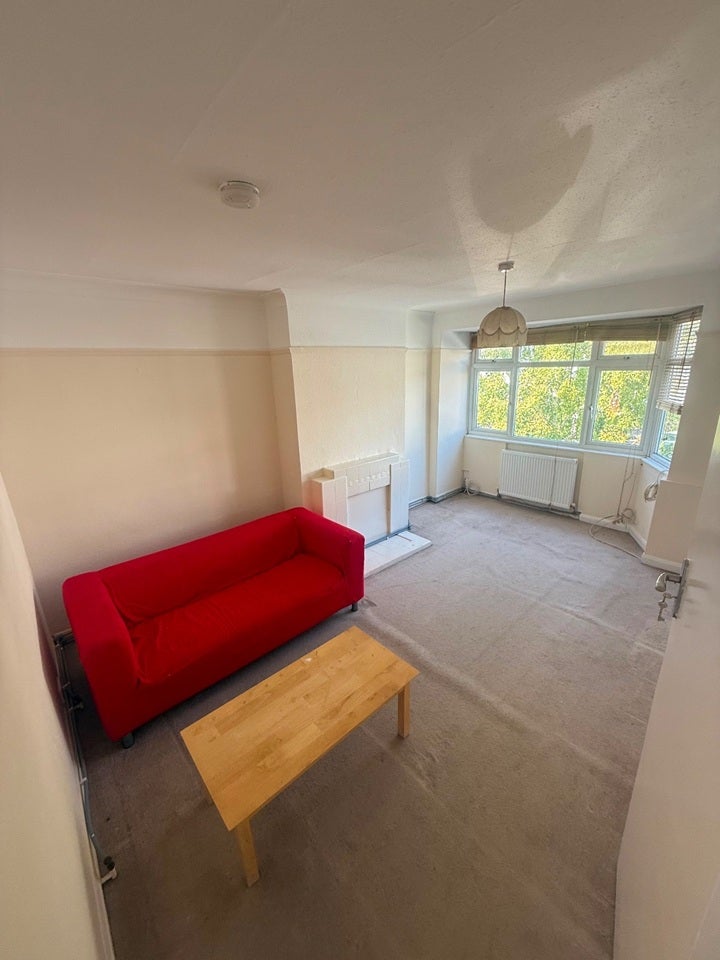 Flat Grosvenor Road in Greater London