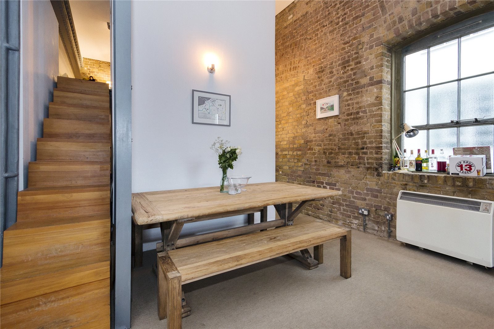 Flat Grange Road in Greater London