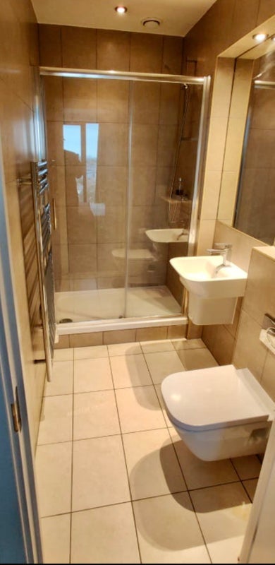 Room Larkwood Avenue in Greater London