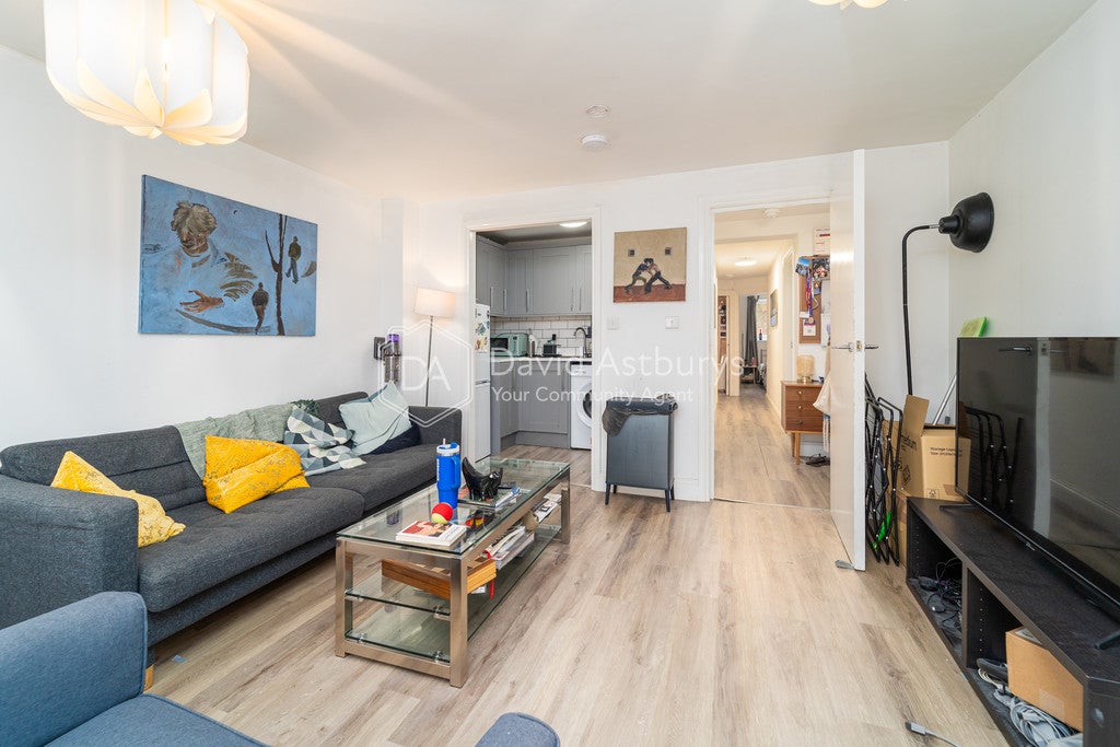Room Parkside Crescent in Greater London