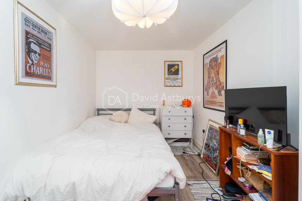 Room Parkside Crescent in Greater London