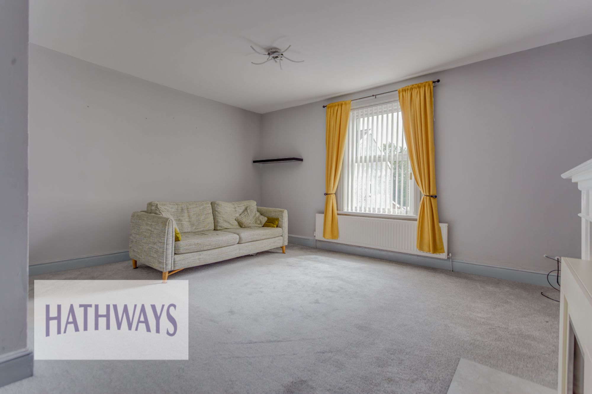 Flat New Street in Cwmbrân