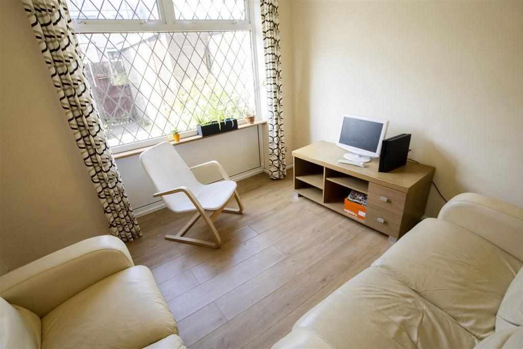 Flat Metchley Drive in Birmingham