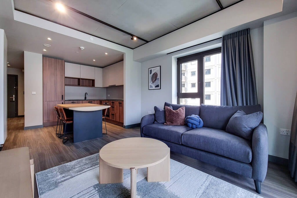 Flat Empire Way in Greater London