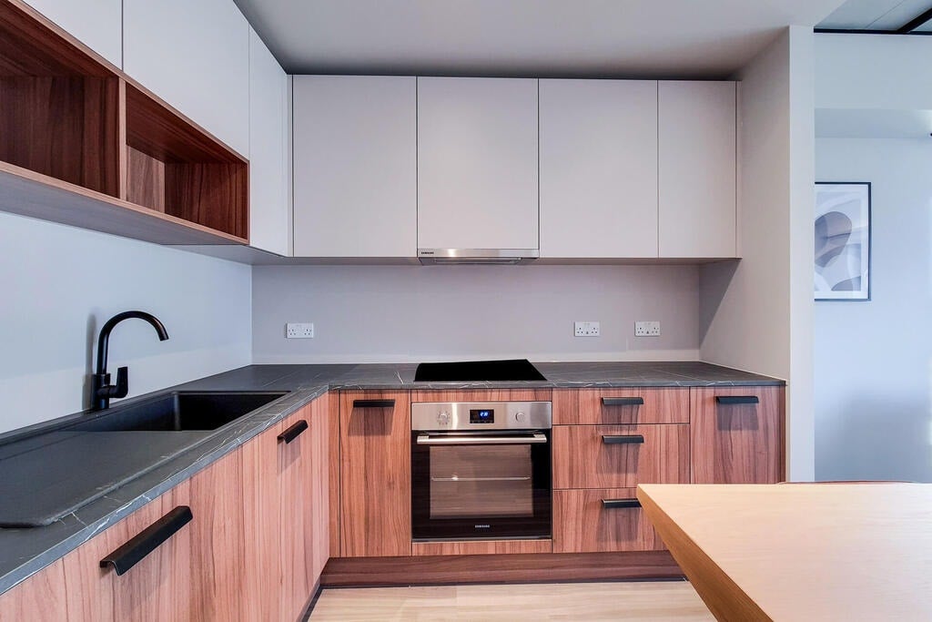 Flat Empire Way in Greater London