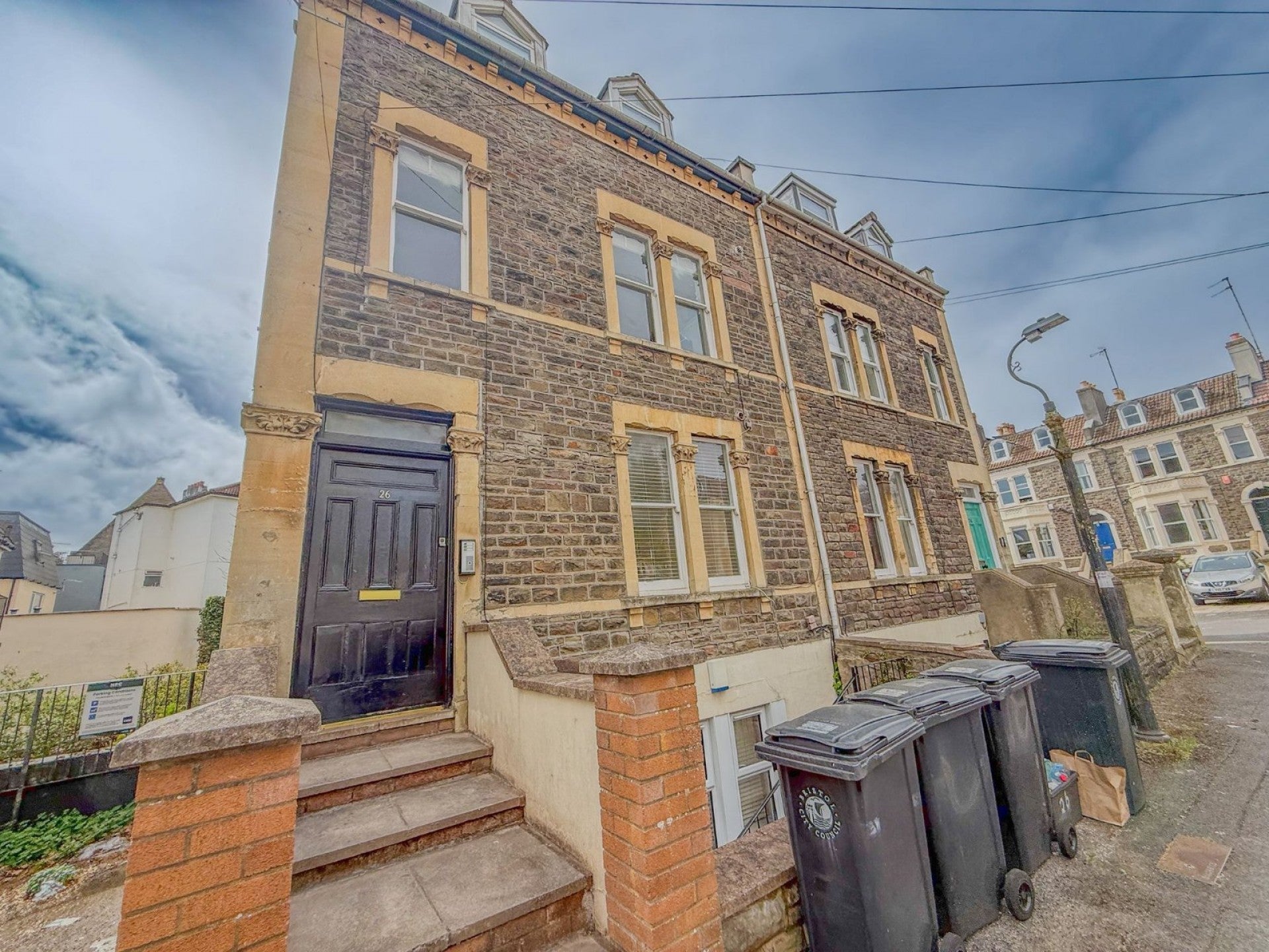 Flat Oakfield Place in Bristol