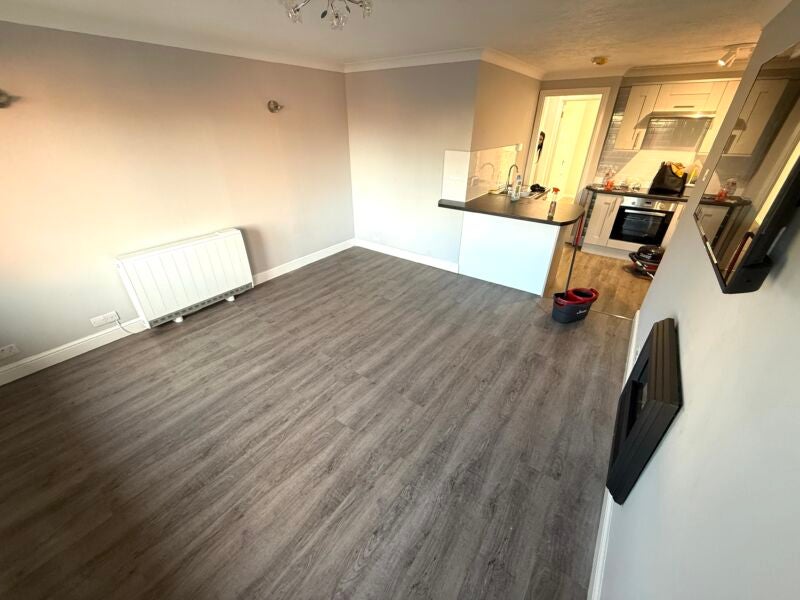 Flat Cooper Close in Stone
