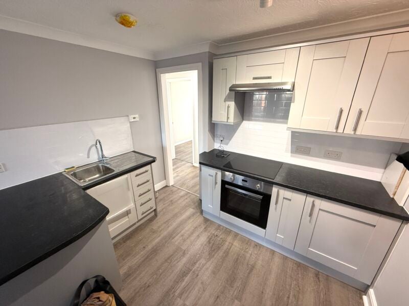 Flat Cooper Close in Stone