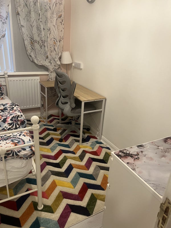 Room Waverley Square in Cardiff