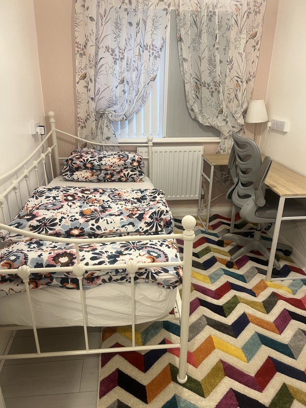 Room Waverley Square in Cardiff