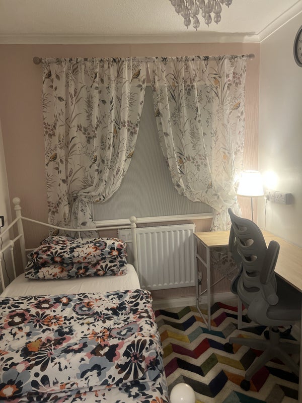 Room Waverley Square in Cardiff