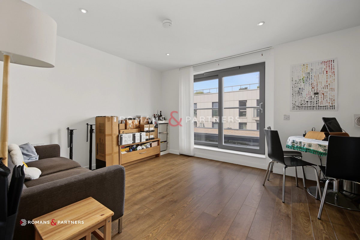 Flat Upper North Street in Greater London