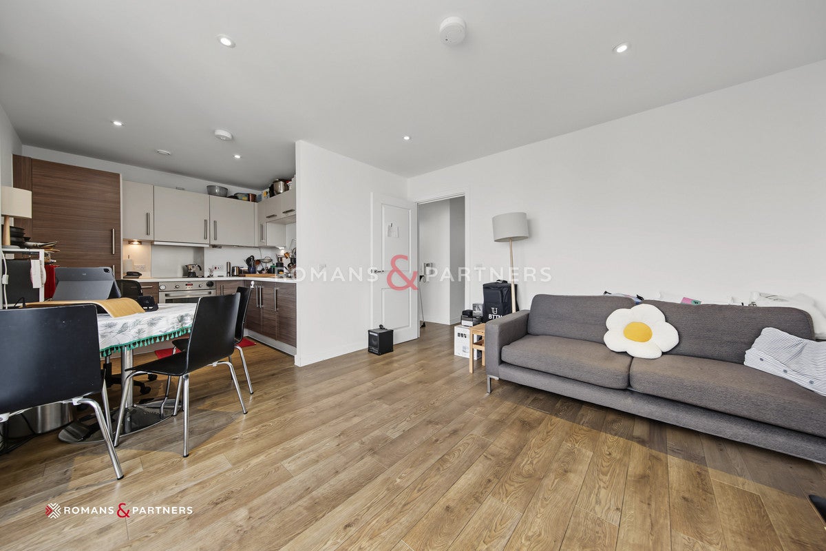 Flat Upper North Street in Greater London