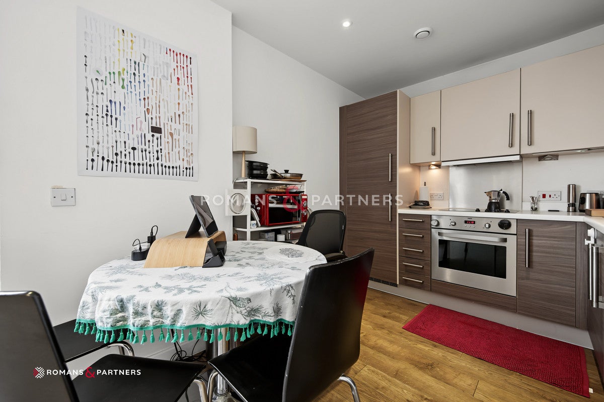Flat Upper North Street in Greater London