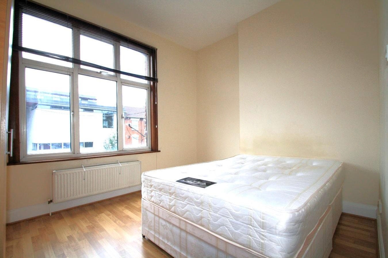 Flat Blackstock Road in Greater London