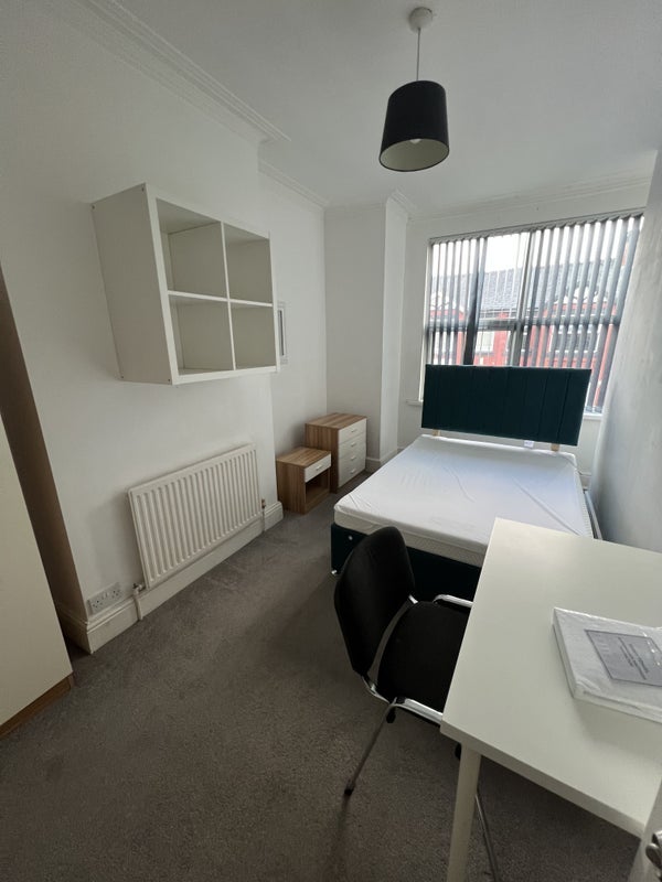Room Berkeley Avenue in Manchester