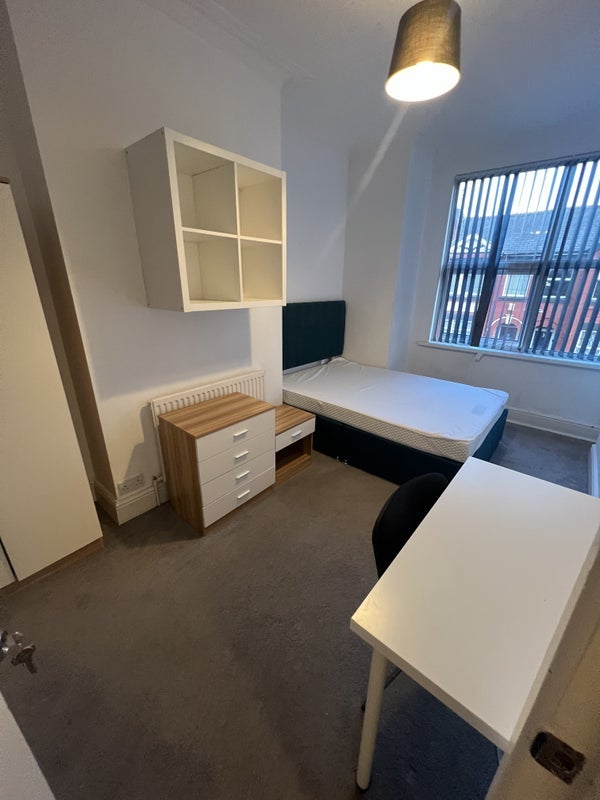 Room Berkeley Avenue in Manchester