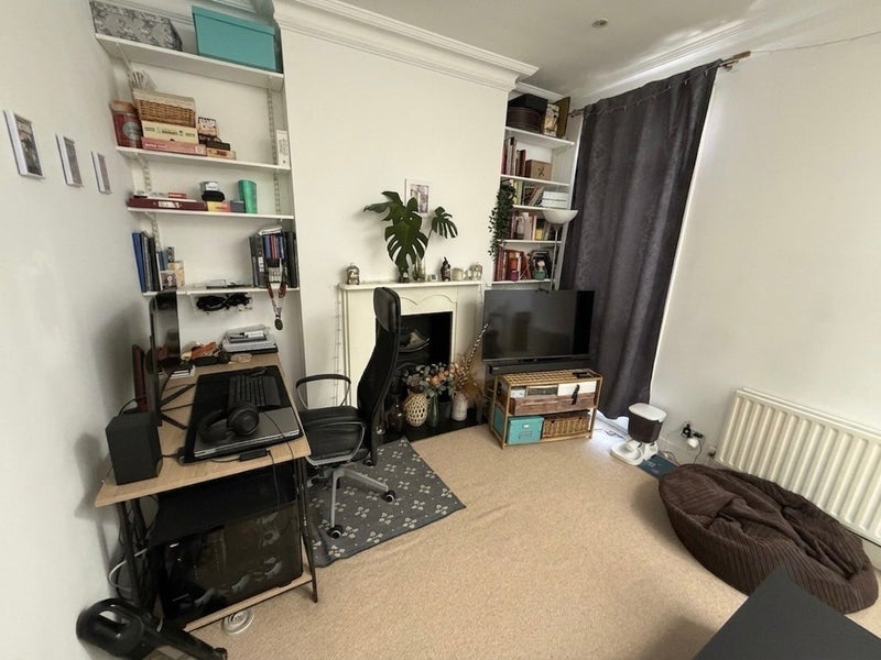 Room Valetta Road in Greater London