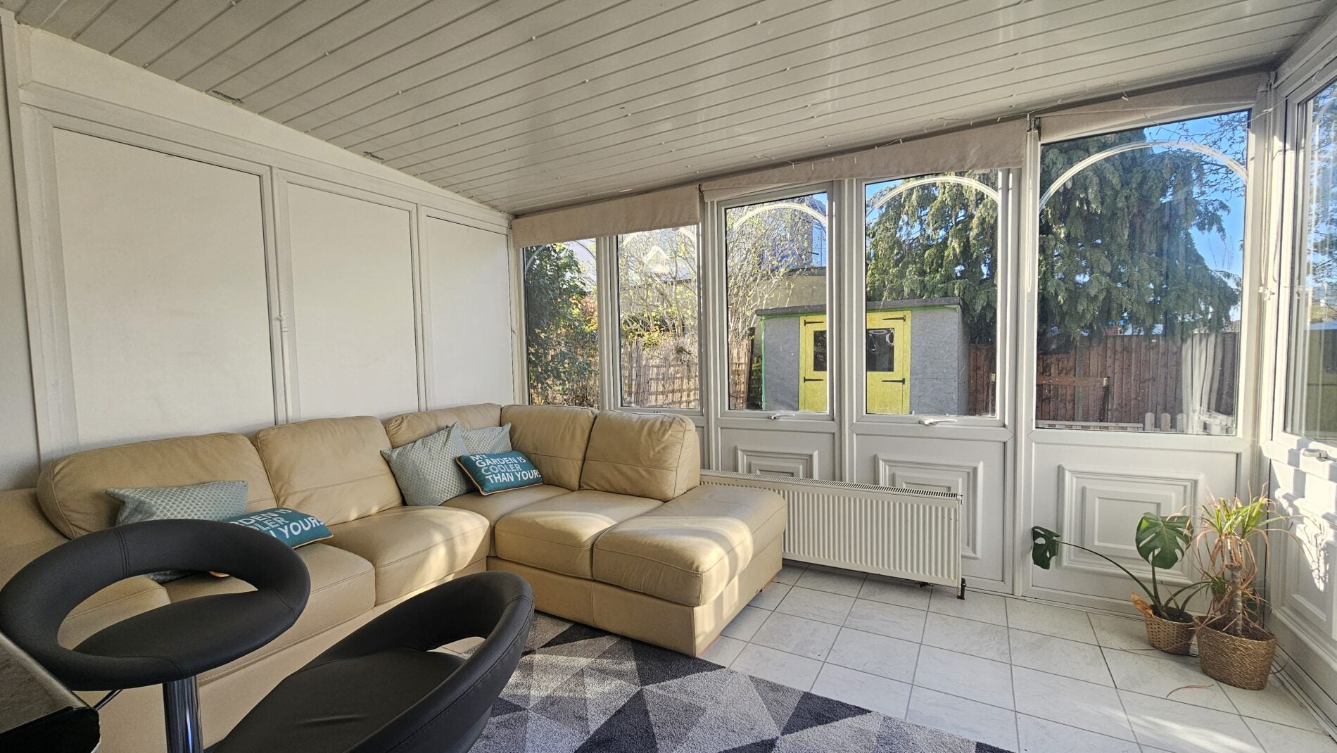 Flat Cleveley Crescent in Greater London