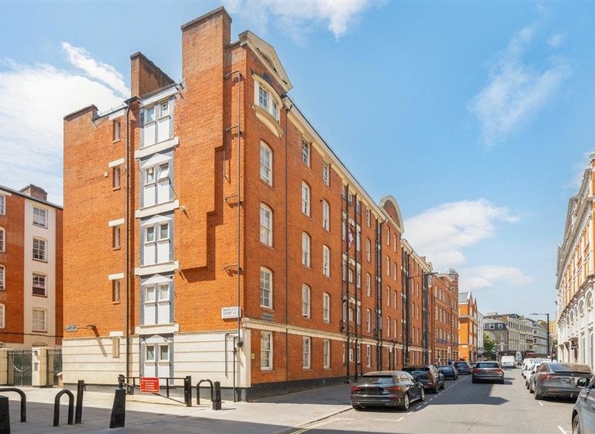 Flat Bow Street in City of Westminster