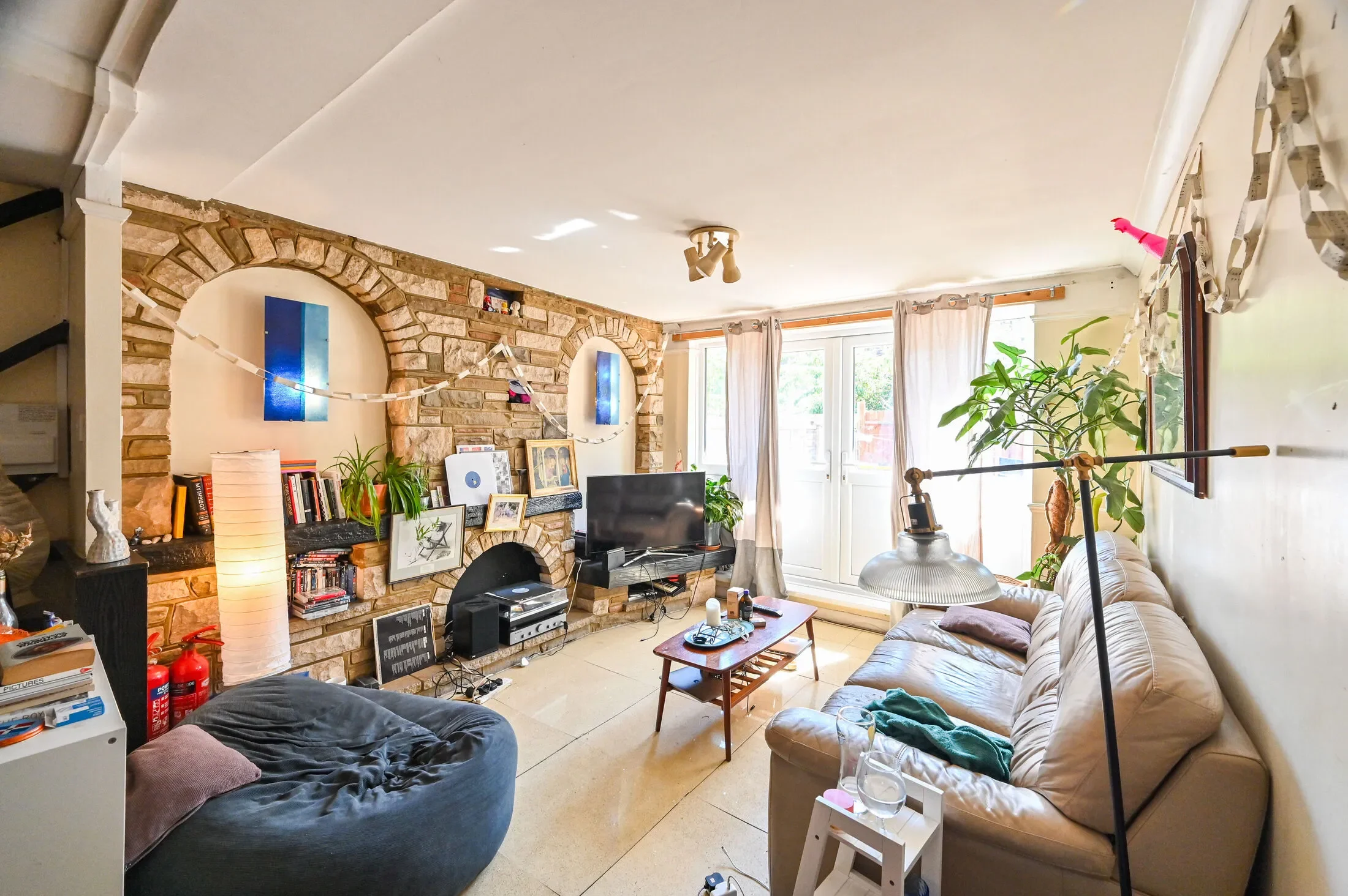 Flat Lawrence Close in Greater London