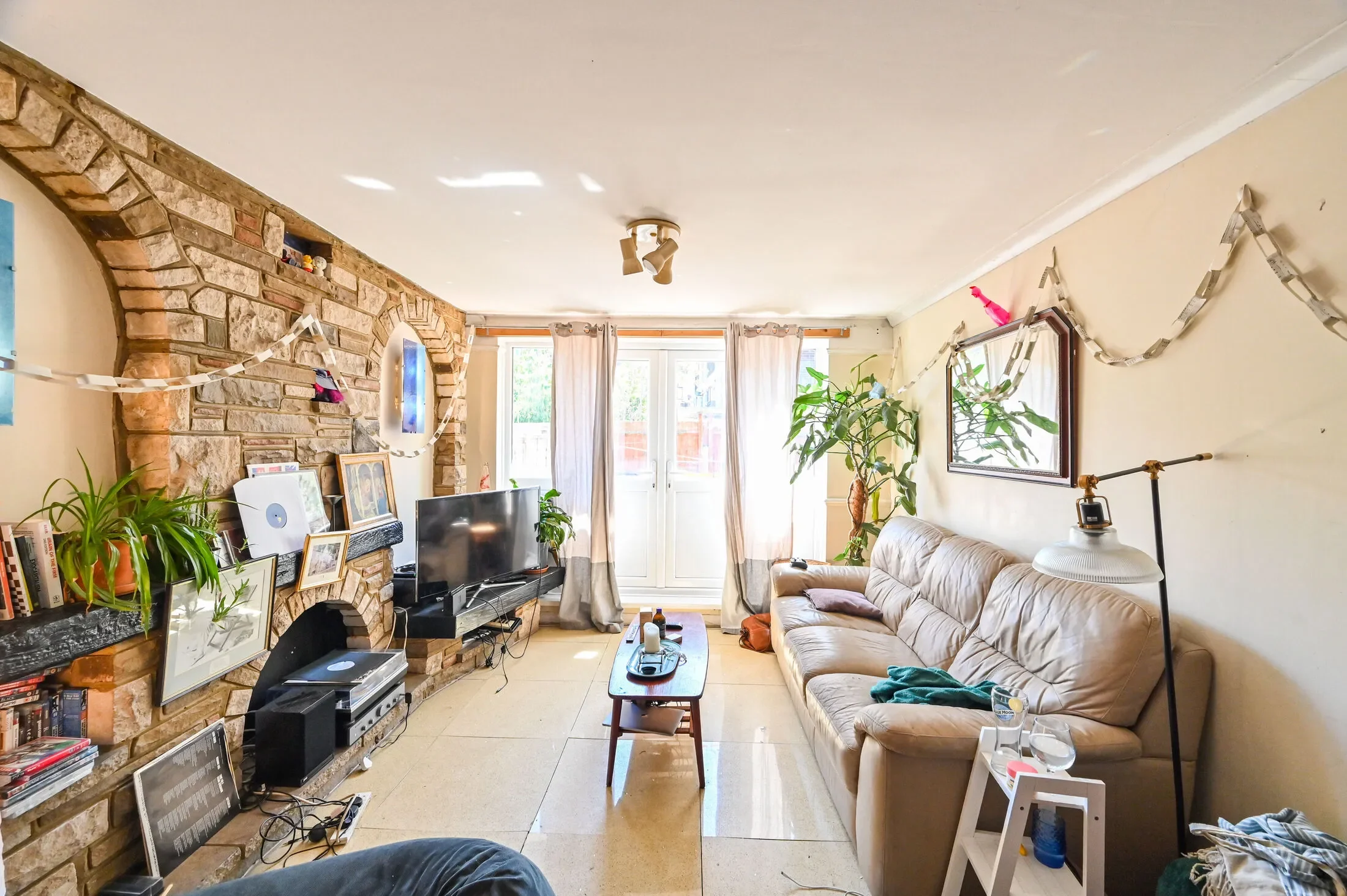 Flat Lawrence Close in Greater London