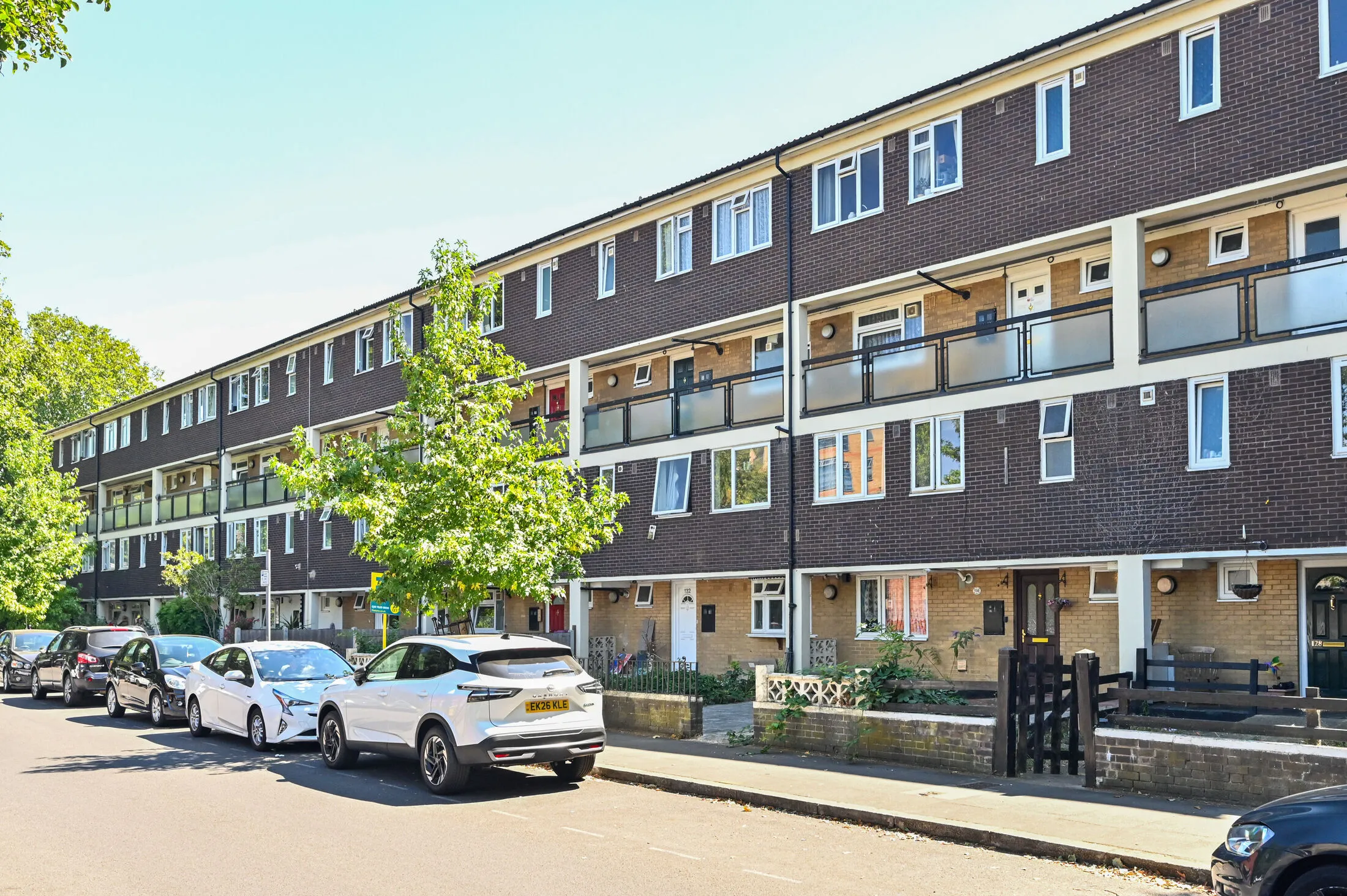 Flat Lawrence Close in Greater London