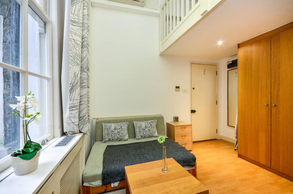 Flat Gloucester Street in City of Westminster