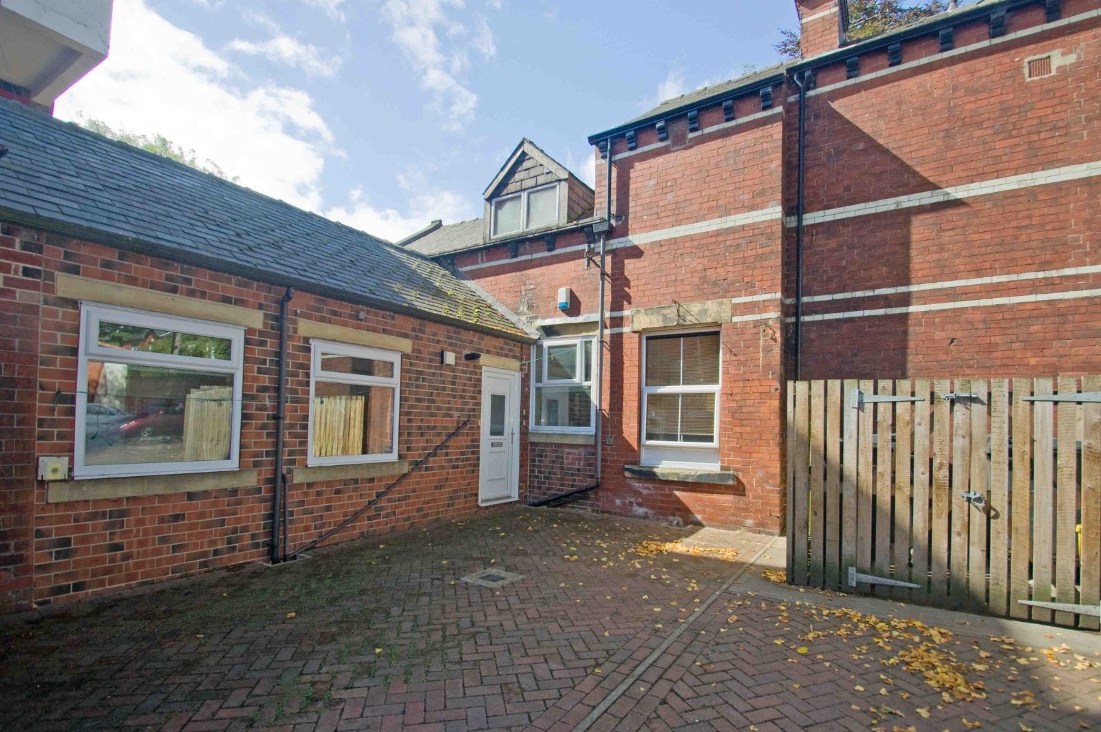 Flat Cardigan Road in Leeds