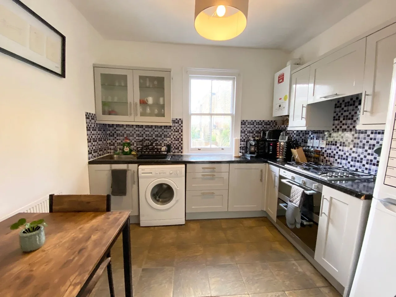 Flat Hemstal Road in Greater London