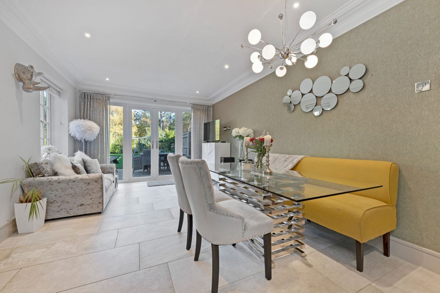 House Kingswood in Winkfield