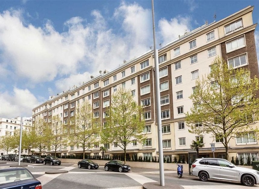 Flat Montrose Court in City of Westminster