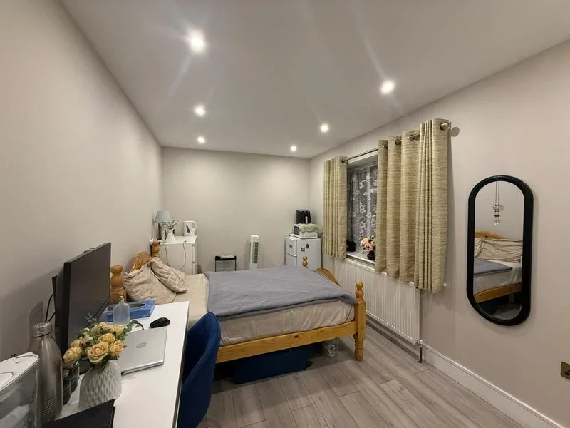 Room Eastbourne Road in Greater London
